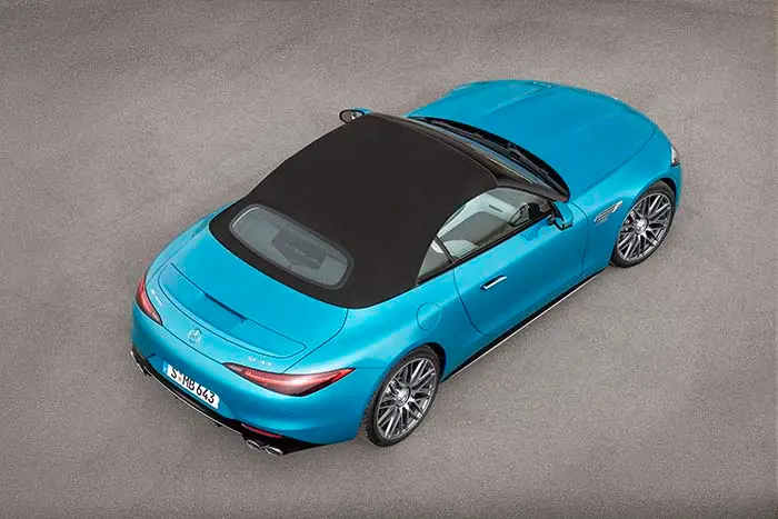 Mercedes-AMG SL 43 Roadster | Kraftstoffverbrauch kombiniert: 9,4-8,9 l/100 km | CO₂-Emissionen kombiniert: 214-201 g/km* Exterieur: Hyperblau metallic; Interieur: Leder Nappa Style kristallwei&szlig;.;Kraftstoffverbrauch kombiniert: 9,4-8,9 l/100 km | CO₂-Emissionen kombiniert: 214-201 g/km*

Mercedes-AMG SL 43 Roadster | fuel consumption combined: 9,4-8,9 l/100 km | CO₂-emissions combined: 214-201 g/km* exterior: hyperblue metallic; interior: leather nappa style crystal white.;Fuel consumption combined: 9,4-8,9 l/100 km | CO₂-emissions combined: 214-201 g/km*