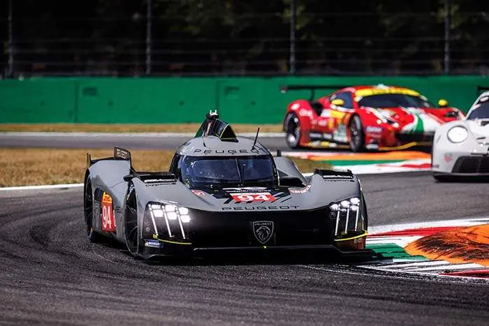 team peugeot_Fuji_WEC_1