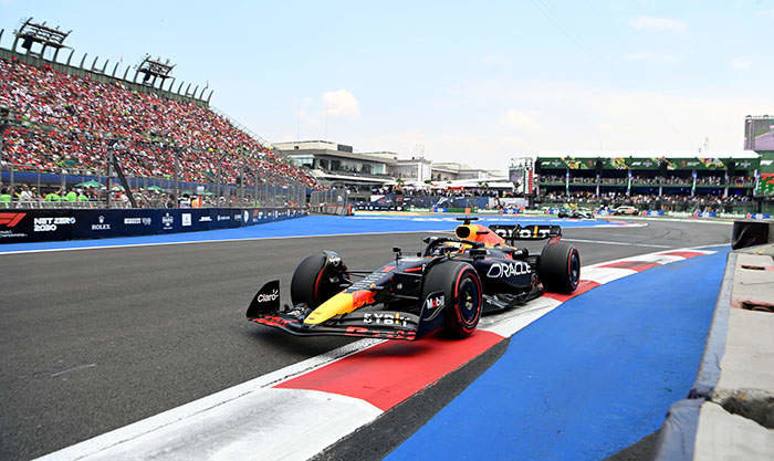 AUTODROMO HERMANOS RODRIGUEZ, MEXICO - OCTOBER 30: Max Verstappen, Red Bull Racing RB18 during the Mexico City GP at Autodromo Hermanos Rodriguez on Sunday October 30, 2022 in Mexico City, Mexico. (Photo by Mark Sutton / LAT Images)