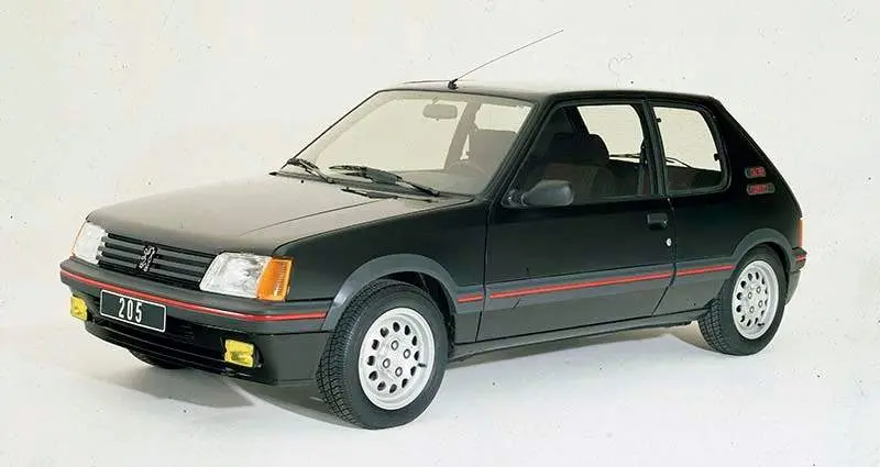 Photographie en studio d'une Peugeot 205 GTI en 1983. Utilisation &Egrave;ditoriale uniquement, nous contacter pour toute autre utilisation