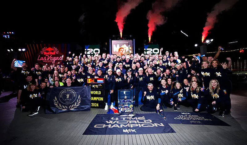 LAS VEGAS, NEVADA - NOVEMBER 23: The Oracle Red Bull Racing team celebrate after Max Verstappen of the Netherlands is crowned 2024 F1 World Drivers Champion in the Paddock after the F1 Grand Prix of Las Vegas at Las Vegas Strip Circuit on November 23, 2024 in Las Vegas, Nevada. (Photo by Chris Graythen/Getty Images) // Getty Images / Red Bull Content Pool // SI202411240453 // Usage for editorial use only //