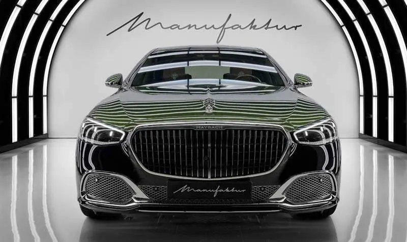 Weltpremiere Mercedes-Maybach V12 Edition 2025 (Mercedes-Maybach S 680, Energieverbrauch kombiniert: 14,2‒13,2 l/100 km | CO₂-Emissionen kombiniert: 323‒300 g/km | CO₂-Klasse: G);Mercedes-Maybach S 680, Energieverbrauch kombiniert: 14,2‒13,2 l/100 km | CO₂-Emissionen kombiniert: 323‒300 g/km | CO₂-Klasse: G*

World premiere Mercedes-Maybach V12 Edition (Mercedes-Maybach S 680, combined energy consumption: 14.2‒13.2 l/100 km | combined CO₂ emissions: 323‒300 g/km | CO₂ class: G);Mercedes-Maybach S 680, combined energy consumption: 14.2‒13.2 l/100 km | combined CO₂ emissions: 323‒300 g/km | CO₂ class: G*