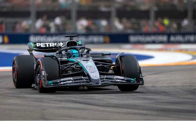 Formel 1 - Mercedes-AMG PETRONAS F1 Team, Gro&szlig;er Preis von Singapur 2025. George Russell 

Formula One - Mercedes-AMG PETRONAS F1 Team, 2025 Singapore Grand Prix. George Russell