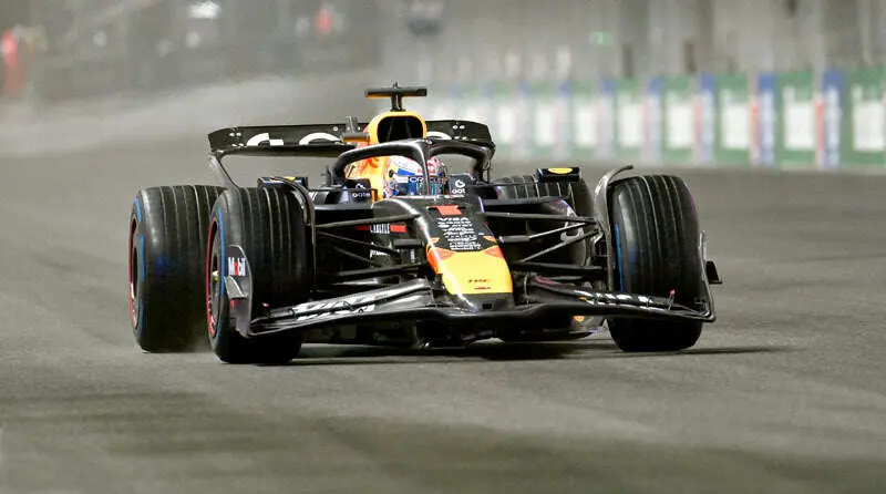 LAS VEGAS, NEVADA - NOVEMBER 21: Max Verstappen of the Netherlands driving the (1) Oracle Red Bull Racing RB21 on track during qualifying ahead of the F1 Grand Prix of Las Vegas at Las Vegas Strip Circuit on November 21, 2025 in Las Vegas, Nevada. (Photo by Sam Bagnall/Sutton Images) // Getty Images / Red Bull Content Pool // SI202511220170 // Usage for editorial use only //