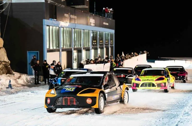 Las GSeries 25-26 nacen de la pasi&oacute;n por el motorsport que siempre ha habido en Andorra. Los inicios se remontan a 1996, cuando se celebraron las primeras carreras sobre hielo, muy cerca de donde est&aacute; ubicado hoy nuestro Circuit. M&aacute;s de 25 a&ntilde;os despu&eacute;s, la competici&oacute;n se ha convertido en el campeonato sobre hielo de referencia en el sur de Europa.
Son 4 las categor&iacute;as participantes en el certamen, que cuenta una participaci&oacute;n media acumulada de m&aacute;s de 250 pilotos de diversas nacionalidades en las 4 carreras de cada temporada.