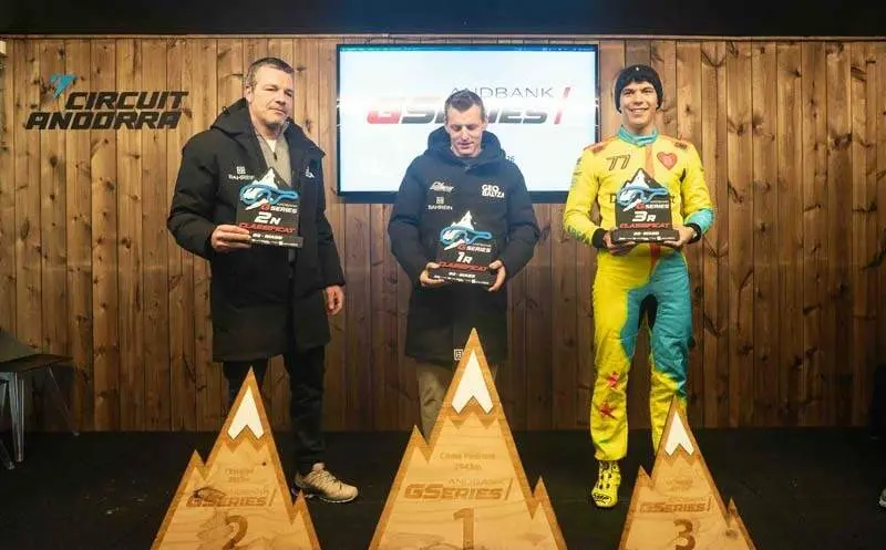 Las GSeries 25-26 nacen de la pasi&oacute;n por el motorsport que siempre ha habido en Andorra. Los inicios se remontan a 1996, cuando se celebraron las primeras carreras sobre hielo, muy cerca de donde est&aacute; ubicado hoy nuestro Circuit. M&aacute;s de 25 a&ntilde;os despu&eacute;s, la competici&oacute;n se ha convertido en el campeonato sobre hielo de referencia en el sur de Europa.
Son 4 las categor&iacute;as participantes en el certamen, que cuenta una participaci&oacute;n media acumulada de m&aacute;s de 250 pilotos de diversas nacionalidades en las 4 carreras de cada temporada.