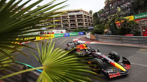 MONTE-CARLO, MONACO - MAY 29: Sergio Perez of Mexico driving the (11) Oracle Red Bull Racing RB18 on track during the F1 Grand Prix of Monaco at Circuit de Monaco on May 29, 2022 in Monte-Carlo, Monaco. (Photo by Eric Alonso/Getty Images)