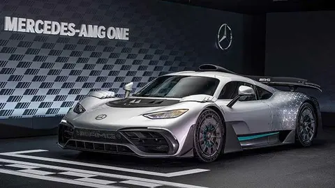 Mercedes-AMG ONE (Kraftstoffverbrauch gewichtet, kombiniert: 8,7 l/100 km; CO2 Emissionen gewichtet, kombiniert: 198 g/km; Stromverbrauch gewichtet, kombiniert: 32 kWh/100 km)  [Angaben zu Verbrauch und CO2-Emissionen sind vorl&auml;ufig und wurden intern nach Ma&szlig;gabe der Zertifizierungsmethode &bdquo;WLTP-Pr&uuml;fverfahren&ldquo; ermittelt. Es liegen bislang weder best&auml;tigte Werte vom Technischen Dienst noch eine EG-Typgenehmigung noch eine Konformit&auml;tsbescheinigung mit amtlichen Werten vor. Abweichungen zwischen den Angaben und den amtlichen Werten sind m&ouml;glich.] 

Mercedes-AMG ONE  (combined weighted fuel consumption: 8.7 l/100 km; combined weighted CO2 emissions: 198 g/km; combined weighted electrical consumption: 32 kWh/100 km)  [The figures for fuel consumption and CO2 emissions are provisional and were determined internally in accordance with the "WLTP test procedure" certification method. Confirmed values from the technical service or an EC type approval or certificate of conformity with official values are not yet available. Differences between the stated figures and the official figures are possible] 