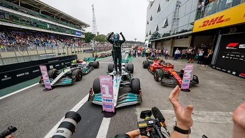 Formel 1 - Mercedes-AMG Petronas Motorsport, Gro&szlig;er Preis von S&atilde;o Paulo 2022. George Russell 

Formula One - Mercedes-AMG Petronas Motorsport, 2022 S&atilde;o Paulo GP. George Russell 