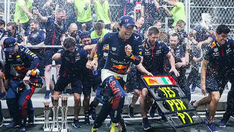 JEDDAH, SAUDI ARABIA - MARCH 19: Race winner Sergio Perez of Mexico and Oracle Red Bull Racing, Second placed Max Verstappen of the Netherlands and Oracle Red Bull Racing and the Red Bull Racing team celebrate after the F1 Grand Prix of Saudi Arabia at Jeddah Corniche Circuit on March 19, 2023 in Jeddah, Saudi Arabia. (Photo by Lars Baron/Getty Images)