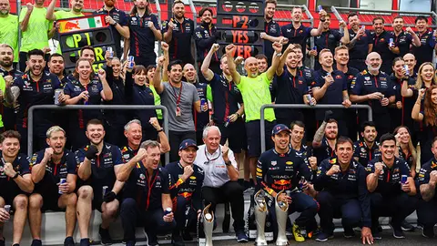BAKU, AZERBAIJAN - APRIL 30: Race winner Sergio Perez of Mexico and Oracle Red Bull Racing and Second placed Max Verstappen of the Netherlands and Oracle Red Bull Racing celebrate with their team after the F1 Grand Prix of Azerbaijan at Baku City Circuit on April 30, 2023 in Baku, Azerbaijan. (Photo by Francois Nel/Getty Images)