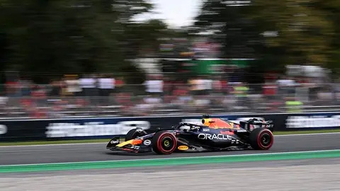 AUTODROMO NAZIONALE MONZA, ITALY - SEPTEMBER 02: Max Verstappen, Red Bull Racing RB19 during the Italian GP at Autodromo Nazionale Monza on Saturday September 02, 2023 in Monza, Italy. (Photo by Simon Galloway / LAT Images)