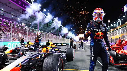 JEDDAH, SAUDI ARABIA - MARCH 09: Race winner Max Verstappen of the Netherlands and Oracle Red Bull Racing celebrates in parc ferme during the F1 Grand Prix of Saudi Arabia at Jeddah Corniche Circuit on March 09, 2024 in Jeddah, Saudi Arabia. (Photo by Mark Thompson/Getty Images) // Getty Images / Red Bull Content Pool // SI202403090568 // Usage for editorial use only //