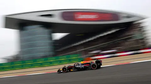 SHANGHAI, CHINA - APRIL 21: Max Verstappen of the Netherlands driving the (1) Oracle Red Bull Racing RB20 on track during the F1 Grand Prix of China at Shanghai International Circuit on April 21, 2024 in Shanghai, China. (Photo by Lintao Zhang/Getty Images ) // Getty Images / Red Bull Content Pool // SI202404210215 // Usage for editorial use only //