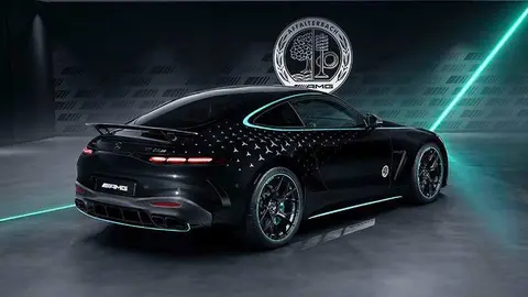 Mercedes-AMG GT 63 PRO 4MATIC+ &bdquo;Motorsport Collectors Edition&ldquo; (Energieverbrauch kombiniert: 14,0 l/100 km | CO₂-Emissionen kombiniert: 319 g/km | CO₂-Klasse: G). Die angegebenen Werte wurden nach dem vorgeschriebenen Messverfahren WLTP (Worldwide harmonised Light vehicles Test Procedure) ermittelt. Die angegebenen Spannweiten beziehen sich auf den deutschen Markt. Der Energieverbrauch und der CO₂-Aussto&szlig; eines Pkw sind nicht nur von der effizienten Ausnutzung des Kraftstoffs bzw. des Energietr&auml;gers durch den Pkw, sondern auch vom Fahrstil und anderen nichttechnischen Faktoren abh&auml;ngig.;Mercedes-AMG GT 63 PRO 4MATIC+ &bdquo;Motorsport Collectors Edition&ldquo; (Energieverbrauch kombiniert: 14,0 l/100 km | CO₂-Emissionen kombiniert: 319 g/km | CO₂-Klasse: G)*

Mercedes-AMG GT 63 PRO 4MATIC+ &ldquo;Motorsport Collectors Edition&ldquo; (combined energy consumption: 14.0 l/100 km | combined CO₂ emissions: 319 g/km | CO₂ class: G) The specified values were determined according to the prescribed measurement procedure WLTP (Worldwide Harmonised Light Vehicles Test Procedure). The ranges given refer to the German market. The energy consumption and CO₂ emissions of a car depend not only on the efficient use of the fuel or energy source by the car, but also on the driving style and other non-technical factors.;Mercedes-AMG GT 63 PRO 4MATIC+ &ldquo;Motorsport Collectors Edition&ldquo; (combined energy consumption: 14.0 l/100 km | combined CO₂ emissions: 319 g/km | CO₂ class: G)*