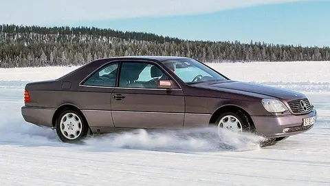 Mercedes-Benz S-Klasse Coup&eacute; der Baureihe 140 mit Elektronischem Stabilit&auml;tsprogramm ESP&reg;. Foto aus dem Jahr 1995 bei der Pr&auml;sentation in Arjeplog, Schweden. (Fotosignatur der Mercedes-Benz Classic Archive: A95F52) 

Mercedes-Benz S-Class Coup&eacute; of the 140 model series with the ESP&reg; Electronic Stability Program. Photo from 1995 at the presentation in Arjeplog, Sweden. (Photo index number in the Mercedes-Benz Classic Archives: A95F52)