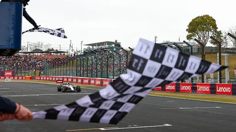 SUZUKA, JAPAN - APRIL 06: Race winner Max Verstappen of the Netherlands driving the (1) Oracle Red Bull Racing RB21 takes the chequered flag during the F1 Grand Prix of Japan at Suzuka Circuit on April 06, 2025 in Suzuka, Japan. (Photo by Mark Thompson/Getty Images) // Getty Images / Red Bull Content Pool // SI202504060389 // Usage for editorial use only //