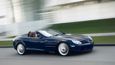 Mercedes-Benz SLR McLaren Roadster (Baureihe 199). Fahraufnahme von rechts aus dem Jahr 2007. (Fotosignatur der Mercedes-Benz Classic Archive: 00217214) 

Mercedes-Benz SLR McLaren Roadster (model series 199). Driving shot from the right taken in 2007. (Photo index number in the Mercedes-Benz Classic Archive: 00217214)