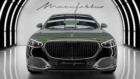 Weltpremiere Mercedes-Maybach V12 Edition 2025 (Mercedes-Maybach S 680, Energieverbrauch kombiniert: 14,2‒13,2 l/100 km | CO₂-Emissionen kombiniert: 323‒300 g/km | CO₂-Klasse: G);Mercedes-Maybach S 680, Energieverbrauch kombiniert: 14,2‒13,2 l/100 km | CO₂-Emissionen kombiniert: 323‒300 g/km | CO₂-Klasse: G*

World premiere Mercedes-Maybach V12 Edition (Mercedes-Maybach S 680, combined energy consumption: 14.2‒13.2 l/100 km | combined CO₂ emissions: 323‒300 g/km | CO₂ class: G);Mercedes-Maybach S 680, combined energy consumption: 14.2‒13.2 l/100 km | combined CO₂ emissions: 323‒300 g/km | CO₂ class: G*