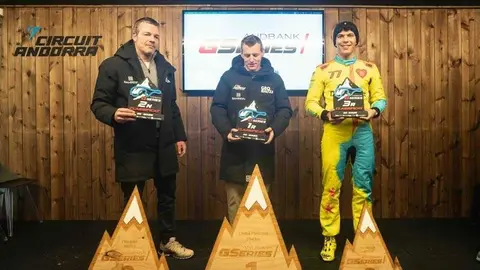 Las GSeries 25-26 nacen de la pasi&oacute;n por el motorsport que siempre ha habido en Andorra. Los inicios se remontan a 1996, cuando se celebraron las primeras carreras sobre hielo, muy cerca de donde est&aacute; ubicado hoy nuestro Circuit. M&aacute;s de 25 a&ntilde;os despu&eacute;s, la competici&oacute;n se ha convertido en el campeonato sobre hielo de referencia en el sur de Europa.
Son 4 las categor&iacute;as participantes en el certamen, que cuenta una participaci&oacute;n media acumulada de m&aacute;s de 250 pilotos de diversas nacionalidades en las 4 carreras de cada temporada.
