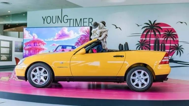 Vive la vida con alegría y frescura: El Mercedes-Benz SLK se estrenó hace 30 años