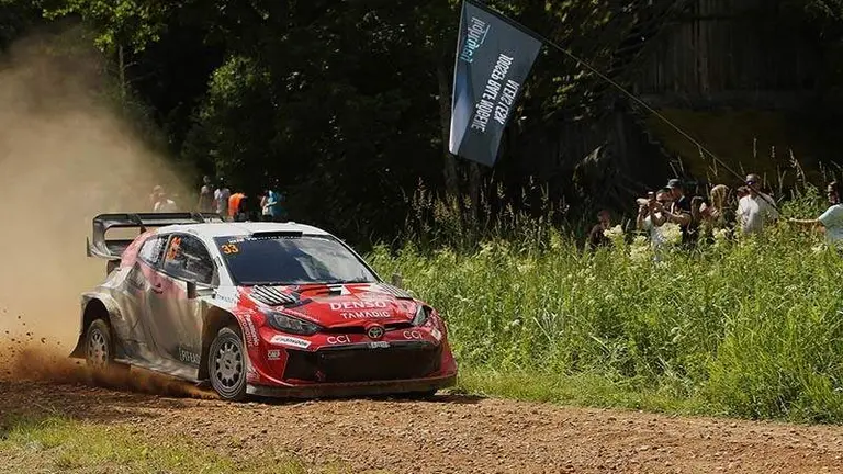 A toda velocidad en rápidos tramos de grava para TGR-WRT