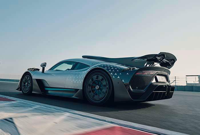 Mercedes-AMG ONE (Kraftstoffverbrauch gewichtet, kombiniert: 8,7 l/100 km; CO2‑Emissionen gewichtet, kombiniert: 198 g/km; Stromverbrauch gewichtet, kombiniert: 32 kWh/100 km), ] [1] Die Angaben zu Verbrauch und CO2-Emissionen sind vorläufig und wurden intern nach Maßgabe der Zertifizierungsmethode „WLTP-Prüfverfahren“ ermittelt. Es liegen bislang weder bestätigte Werte vom Technischen Dienst noch eine EG-Typgenehmigung noch eine Konformitätsbescheinigung mit amtlichen Werten vor. Abweichungen zwischen den Angaben und den amtlichen Werten sind möglich. 

Mercedes-AMG ONE (fuel consumption weighted, combined: 8.7 l/100 km; CO2 emissions weighted, combined: 198 g/km; electricity consumption weighted, combined: 32 kWh/100 km), The figures for fuel consumption and CO2 emissions are provisional and were determined internally in accordance with the "WLTP test procedure" certification method. Confirmed values from the technical service or an EC type approval or certificate of conformity with official values are not yet available. Differences between the stated figures and the official figures are possible  
