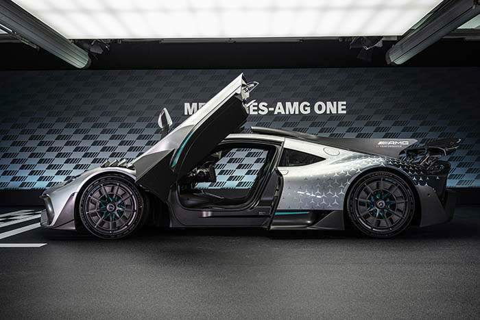 Mercedes-AMG ONE (Kraftstoffverbrauch gewichtet, kombiniert: 8,7 l/100 km; CO2 Emissionen gewichtet, kombiniert: 198 g/km; Stromverbrauch gewichtet, kombiniert: 32 kWh/100 km)  [Angaben zu Verbrauch und CO2-Emissionen sind vorläufig und wurden intern nach Maßgabe der Zertifizierungsmethode „WLTP-Prüfverfahren“ ermittelt. Es liegen bislang weder bestätigte Werte vom Technischen Dienst noch eine EG-Typgenehmigung noch eine Konformitätsbescheinigung mit amtlichen Werten vor. Abweichungen zwischen den Angaben und den amtlichen Werten sind möglich.] 

Mercedes-AMG ONE  (combined weighted fuel consumption: 8.7 l/100 km; combined weighted CO2 emissions: 198 g/km; combined weighted electrical consumption: 32 kWh/100 km)  [The figures for fuel consumption and CO2 emissions are provisional and were determined internally in accordance with the "WLTP test procedure" certification method. Confirmed values from the technical service or an EC type approval or certificate of conformity with official values are not yet available. Differences between the stated figures and the official figures are possible] 