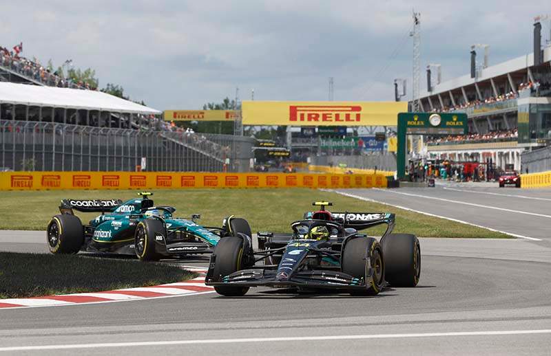 CIRCUIT GILLES-VILLENEUVE, CANADA - JUNE 18: Sir Lewis Hamilton, Mercedes F1 W14, leads Fernando Alonso, Aston Martin AMR23 during the Canadian GP at Circuit Gilles-Villeneuve on Sunday June 18, 2023 in Montreal, Canada. (Photo by Zak Mauger / LAT Images)