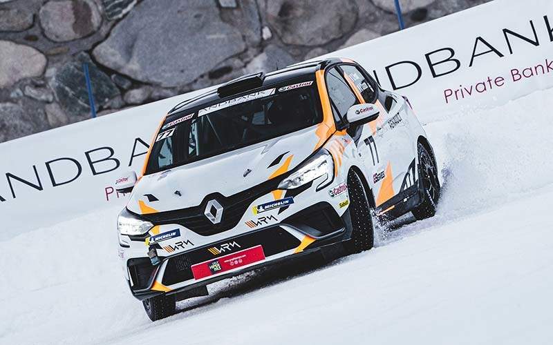 Las GSeries nacen de la pasión por el motorsport que siempre ha habido en Andorra. Los inicios se remontan a 1996, cuando se celebraron las primeras carreras sobre hielo, muy cerca de donde está ubicado hoy nuestro Circuit. Más de 25 años después, la competición se ha convertido en el campeonato sobre hielo de referencia en el sur de Europa.
Son 3 las categorías participantes en el certamen, que cuenta una participación media acumulada de más de 250 pilotos de diversas nacionalidades en las 4 carreras de cada temporada.
La Clio Ice Trophy será la puerta de entrada para los 2RM con el Clio Rally 5 en formato monomarca y los Side by Side y las motos completaran las parrillas de esta temporada.
