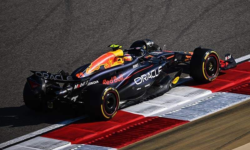 BAHRAIN INTERNATIONAL CIRCUIT, BAHRAIN - FEBRUARY 29: Sergio Perez, Red Bull Racing RB20 during the Bahrain GP at Bahrain International Circuit on Thursday February 29, 2024 in Sakhir, Bahrain. (Photo by Simon Galloway / LAT Images)