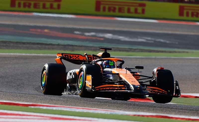 BAHRAIN INTERNATIONAL CIRCUIT, BAHRAIN - FEBRUARY 29: Oscar Piastri, McLaren MCL38 during the Bahrain GP at Bahrain International Circuit on Thursday February 29, 2024 in Sakhir, Bahrain. (Photo by Steven Tee / LAT Images)