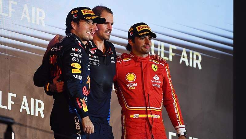 BAHRAIN, BAHRAIN - MARCH 02: Race winner Max Verstappen of the Netherlands and Oracle Red Bull Racing, Second placed Sergio Perez of Mexico and Oracle Red Bull Racing, Third placed Carlos Sainz of Spain and Ferrari and Tom Hart, Performance Engineer at Oracle Red Bull Racing pose for a photo on the podium during the F1 Grand Prix of Bahrain at Bahrain International Circuit on March 02, 2024 in Bahrain, Bahrain. (Photo by Rudy Carezzevoli/Getty Images) // Getty Images / Red Bull Content Pool // SI202403020512 // Usage for editorial use only //