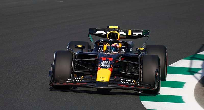 JEDDAH STREET CIRCUIT, SAUDI ARABIA - MARCH 07: Sergio Perez, Red Bull Racing RB20 during the Saudi Arabian GP at Jeddah Street Circuit on Thursday March 07, 2024 in Jeddah, Saudi Arabia. (Photo by Sam Bloxham / LAT Images)