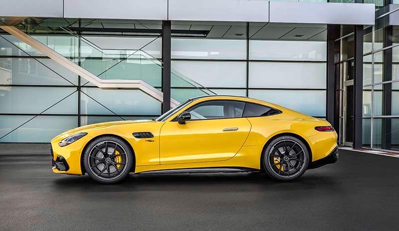 Mercedes-AMG GT 43; Exterieur: sonnengelb uni; Interieur: Leder Nappa sage grey (Energieverbrauch kombiniert 10,3 l/100 km, CO2-Emissionen kombiniert: 235 g/km, CO2-Klasse: G);Energieverbrauch kombiniert: 10,3 l/100 km, CO2-Emissionen kombiniert: 235 g/km, CO2-Klasse: G

Mercedes-AMG GT 43; Exterior: sun yellow; Interior: Nappa Leather sage grey/black (energy consumption, combined 10,3 l/100 km, CO₂ emissions combined: 235 g/km, CO₂-class: G);Combined energy consumption 10.3 l/100 km, combined CO2 emissions 235 g/km, CO2 class G
