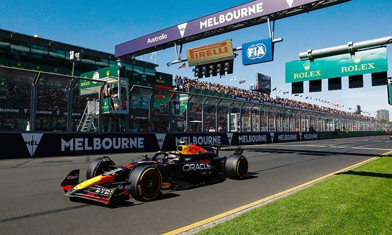 MELBOURNE GRAND PRIX CIRCUIT, AUSTRALIA - MARCH 24: Sergio Perez, Red Bull Racing RB20 during the Australian GP at Melbourne Grand Prix Circuit on Sunday March 24, 2024 in Melbourne, Australia. (Photo by Zak Mauger / LAT Images)