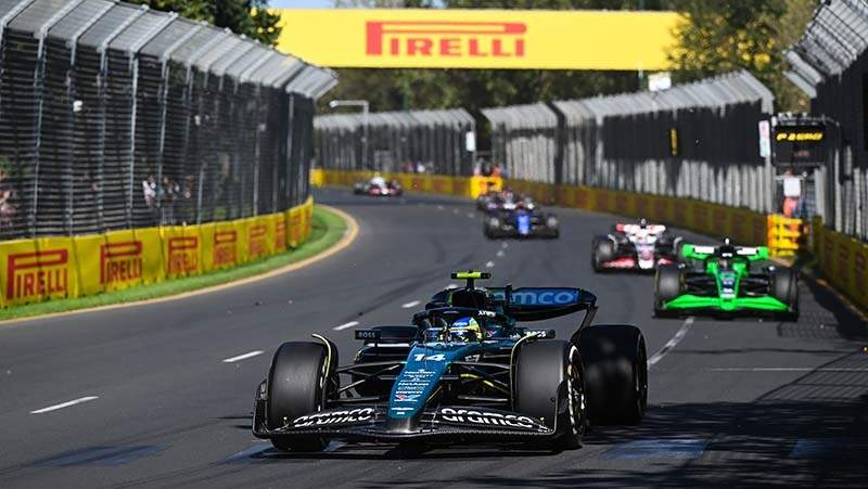 MELBOURNE GRAND PRIX CIRCUIT, AUSTRALIA - MARCH 24: Fernando Alonso, Aston Martin AMR24, leads Valtteri Bottas, Kick Sauber F1 Team  C44, and Kevin Magnussen, Haas VF-24 during the Australian GP at Melbourne Grand Prix Circuit on Sunday March 24, 2024 in Melbourne, Australia. (Photo by Sam Bagnall / LAT Images)