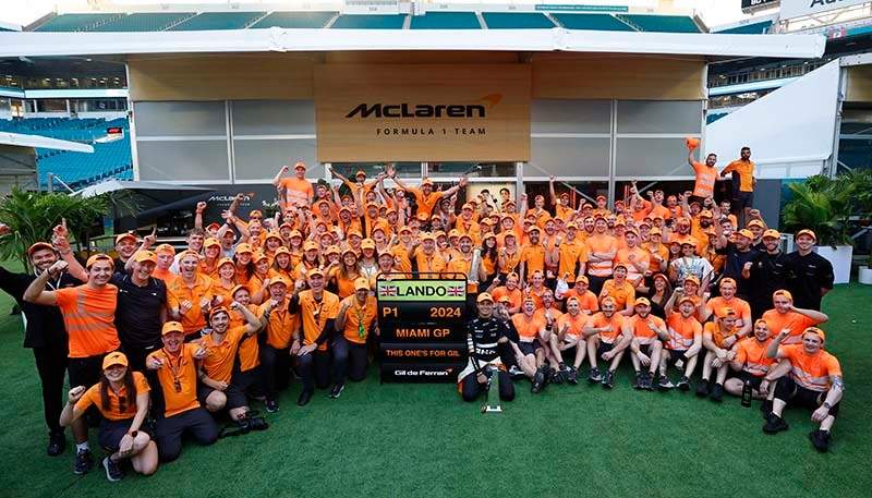 Lando Norris, McLaren F1 Team, 1st position, and the McLaren team celebrate victory