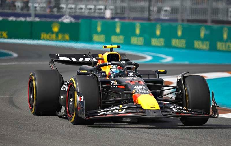 MIAMI, FLORIDA - MAY 05: Sergio Perez of Mexico driving the (11) Oracle Red Bull Racing RB20 on track during the F1 Grand Prix of Miami at Miami International Autodrome on May 05, 2024 in Miami, Florida. (Photo by Chris Graythen/Getty Images) // Getty Images / Red Bull Content Pool // SI202405053392 // Usage for editorial use only //