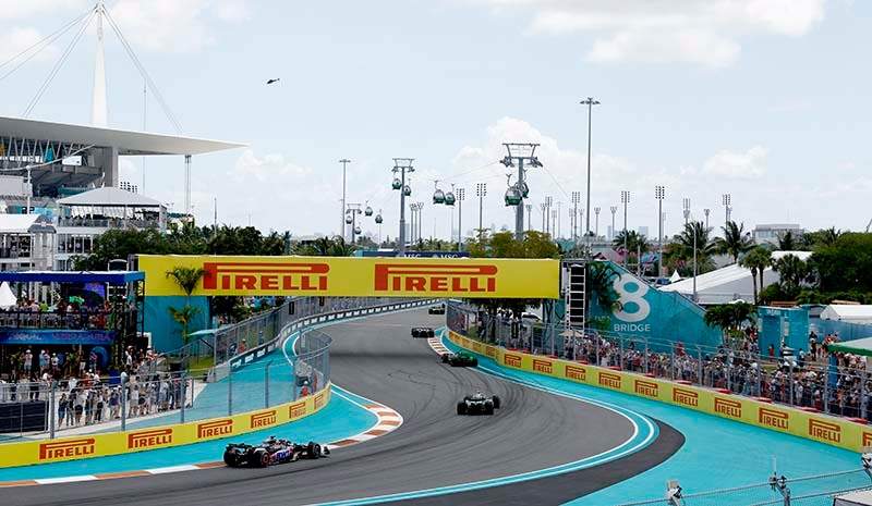 MIAMI INTERNATIONAL AUTODROME, UNITED STATES OF AMERICA - MAY 04: Fernando Alonso, Aston Martin AMR24 leads Esteban Ocon, Alpine A524 during the Miami GP at Miami International Autodrome on Saturday May 04, 2024 in Miami, United States of America. (Photo by Zak Mauger / LAT Images)