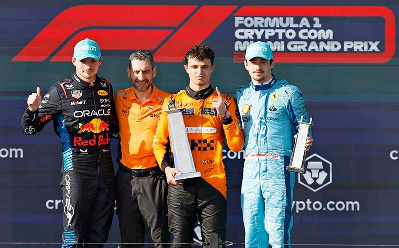 MIAMI, FLORIDA - MAY 05: Race winner Lando Norris of Great Britain and McLaren, Second placed Max Verstappen of the Netherlands and Oracle Red Bull Racing, Third placed Charles Leclerc of Monaco and Ferrari and McLaren Team Principal Andrea Stella celebrate on the podium during the F1 Grand Prix of Miami at Miami International Autodrome on May 05, 2024 in Miami, Florida (Photo by Chris Graythen/Getty Images) // Getty Images / Red Bull Content Pool // SI202405060020 // Usage for editorial use only //