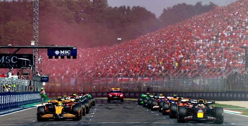 IMOLA, ITALY - MAY 19: Max Verstappen of the Netherlands driving the (1) Oracle Red Bull Racing RB20 and Lando Norris of Great Britain driving the (4) McLaren MCL38 Mercedes line up on the front row of the grid for the start during the F1 Grand Prix of Emilia-Romagna at Autodromo Enzo e Dino Ferrari Circuit on May 19, 2024 in Imola, Italy. (Photo by Clive Rose/Getty Images) // Getty Images / Red Bull Content Pool // SI202405190307 // Usage for editorial use only //