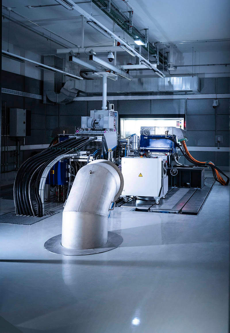 Keyhole view into one of the test benches at the Neuburg facility
