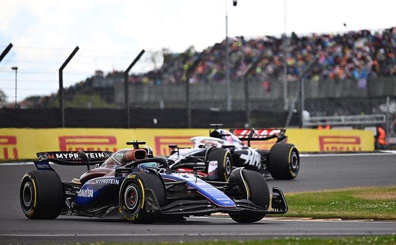 SILVERSTONE CIRCUIT, UNITED KINGDOM - JULY 07: Alex Albon, Williams FW46, leads Kevin Magnussen, Haas VF-24 during the British GP at Silverstone Circuit on Sunday July 07, 2024 in Northamptonshire, United Kingdom. (Photo by Simon Galloway / LAT Images)