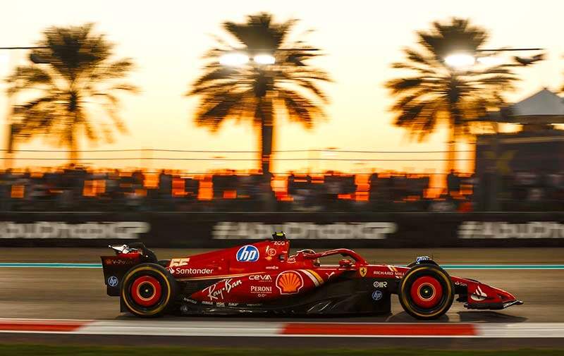 YAS MARINA CIRCUIT, UNITED ARAB EMIRATES - DECEMBER 08: Carlos Sainz, Ferrari SF-24 during the Abu Dhabi GP at Yas Marina Circuit on Sunday December 08, 2024 in Abu Dhabi, United Arab Emirates. (Photo by Zak Mauger / LAT Images)
