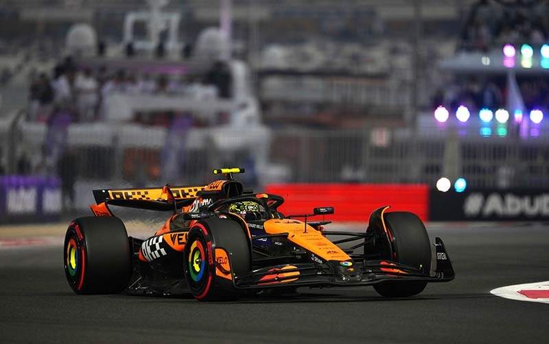 YAS MARINA CIRCUIT, UNITED ARAB EMIRATES - DECEMBER 06: Lando Norris, McLaren MCL38 during the Abu Dhabi GP at Yas Marina Circuit on Friday December 06, 2024 in Abu Dhabi, United Arab Emirates. (Photo by LAT Images)