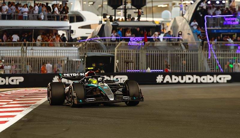 YAS MARINA CIRCUIT, UNITED ARAB EMIRATES - DECEMBER 08: Sir Lewis Hamilton, Mercedes F1 W15 during the Abu Dhabi GP at Yas Marina Circuit on Sunday December 08, 2024 in Abu Dhabi, United Arab Emirates. (Photo by Sam Bloxham / LAT Images)