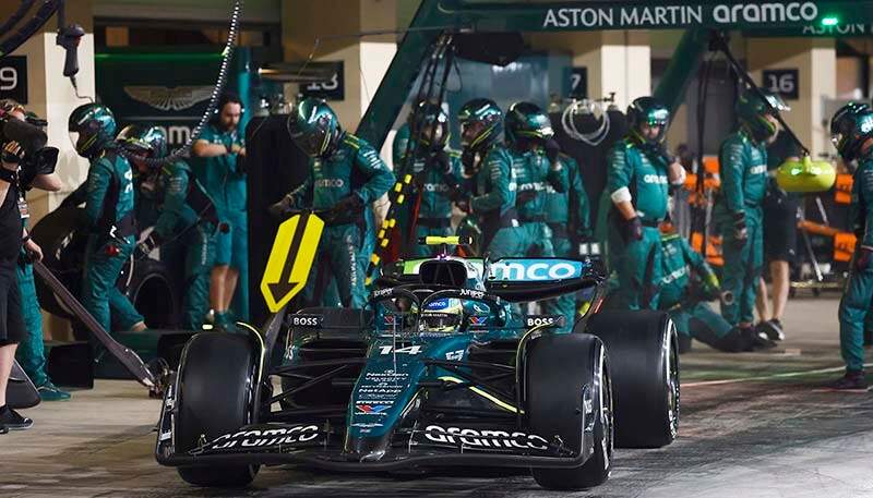 action, Pit Stops, Yas Marina Circuit, GP2424a, F1, GP, UAE
Fernando Alonso, Aston Martin AMR24, leaves his pit box