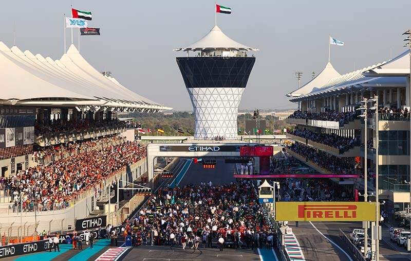 YAS MARINA CIRCUIT, UNITED ARAB EMIRATES - DECEMBER 08: The busy pre race grid during the Abu Dhabi GP at Yas Marina Circuit on Sunday December 08, 2024 in Abu Dhabi, United Arab Emirates. (Photo by Colin McMaster / LAT Images)