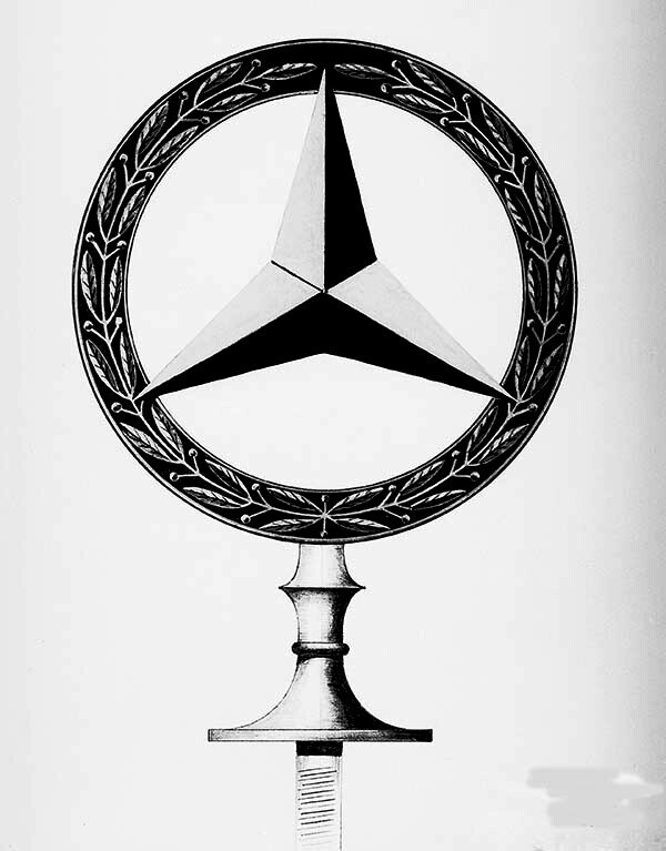 Mercedes Stern im Lorbeerkranz. Zeichnung der Ausführung als Kühlerfigur. Das Markenzeichen wird 1925 angemeldet. (Fotosignatur der Mercedes-Benz Classic Archive: 3524) Mercedes star in a laurel wreath. Drawing of the radiator ornament version. The trademark was registered in 1925. (Photo index number in the Mercedes-Benz Classic Archives: 3524)